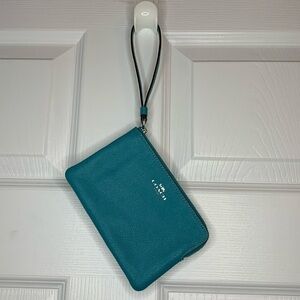 Coach Corner Zip Wristlet Teal Like New No Tags Excellent Condition Wrist Strap